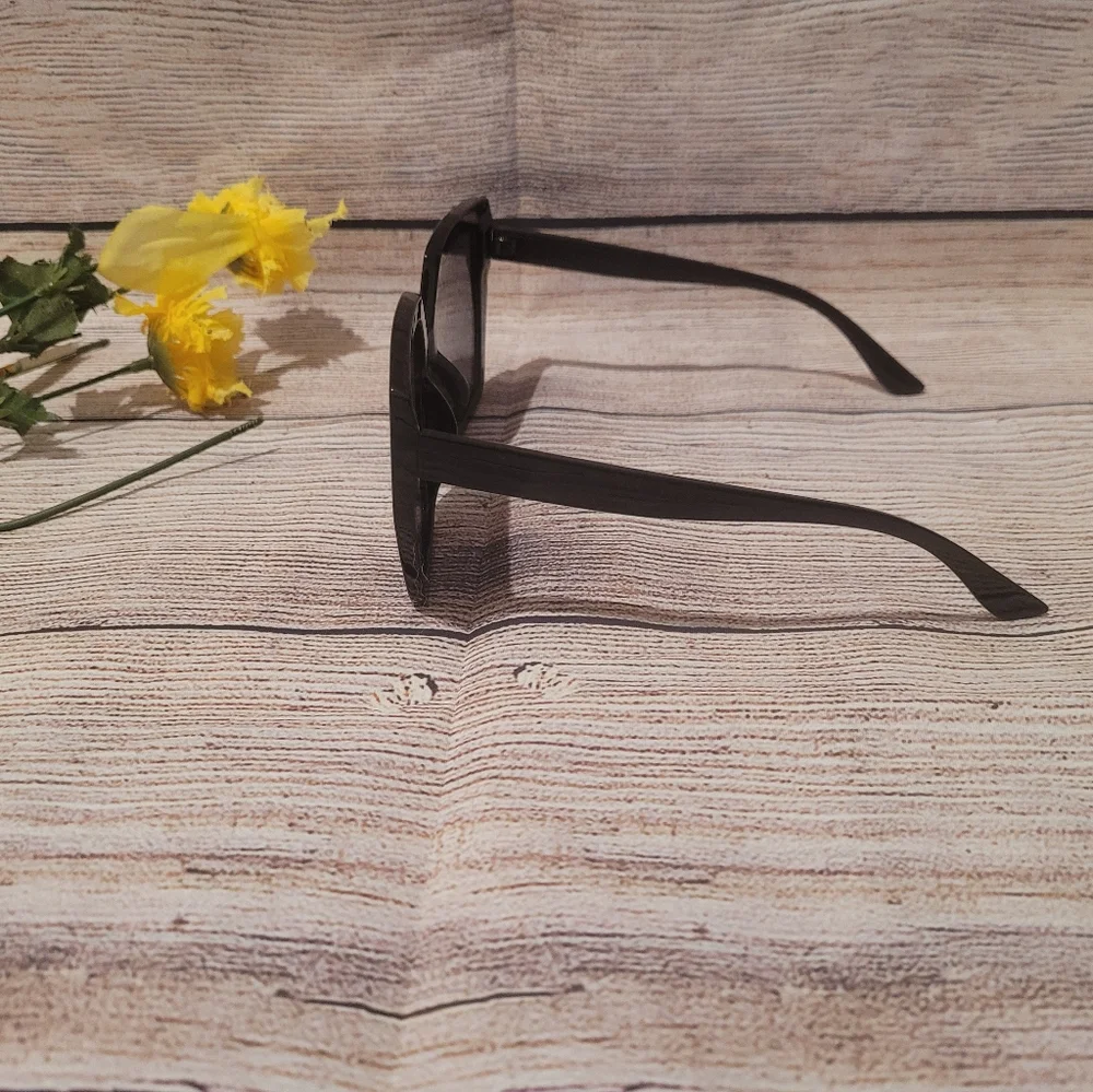 ✨️Last1❗️Black Thick Frame Sunglasses ✨️ - Picture 8 of 11